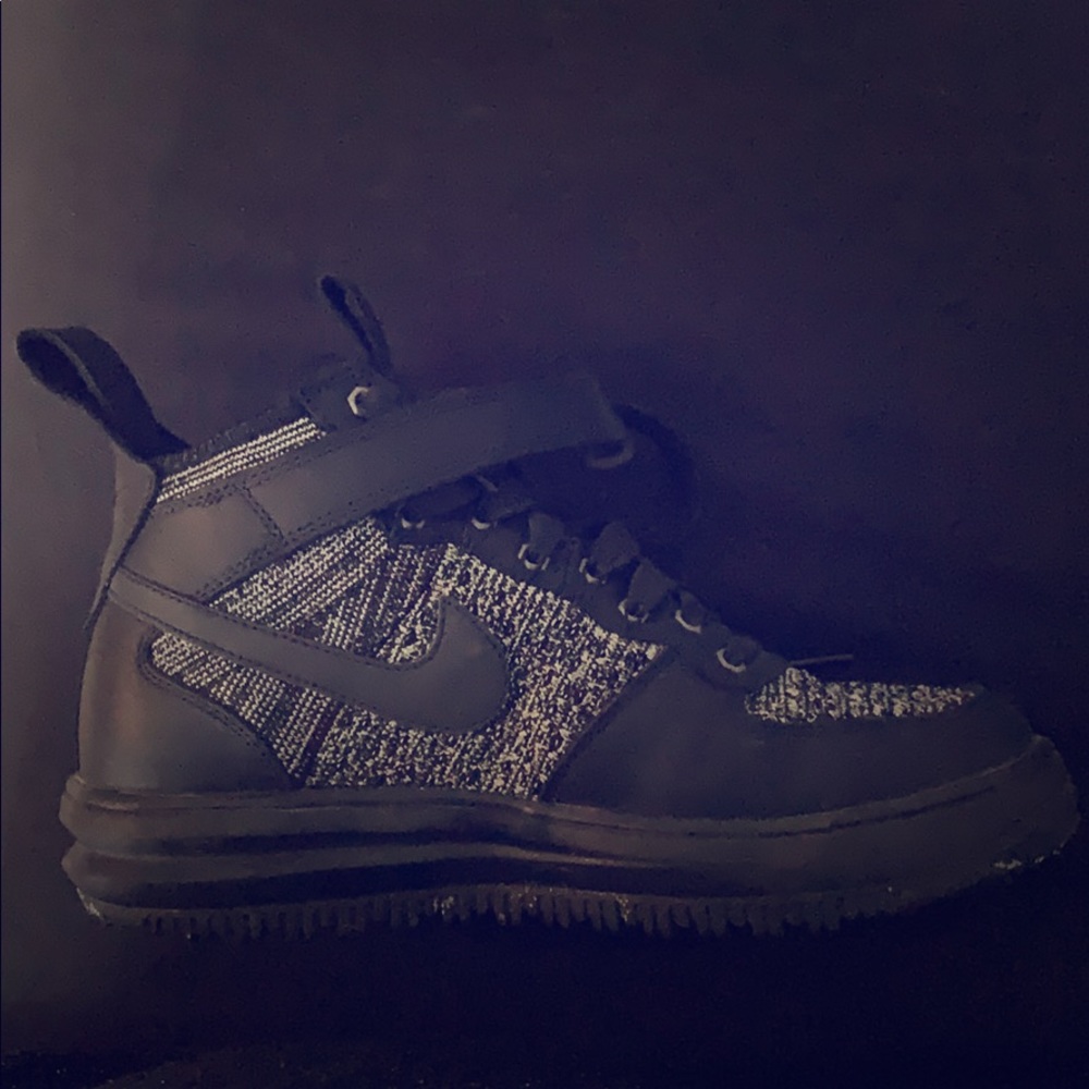 Nike women’s 8.5 shoes